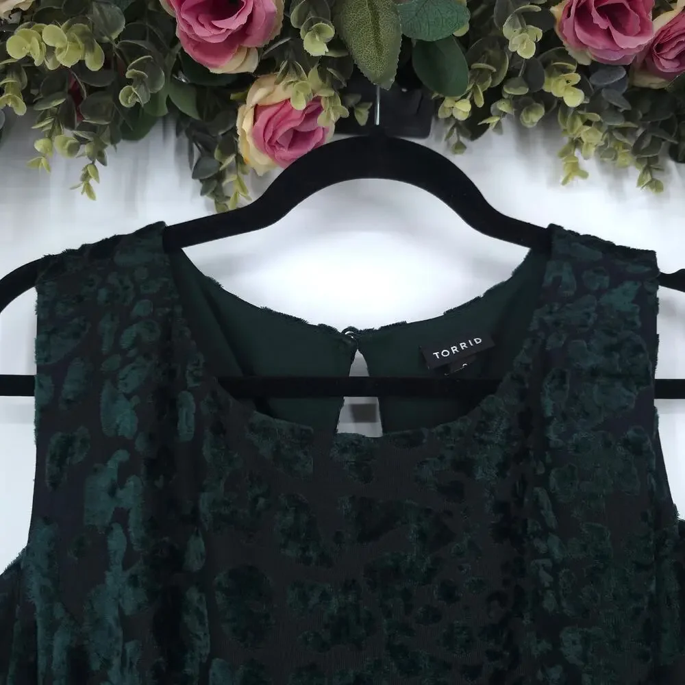 Torrid Green Velvet Burnout Cold Shoulder Skater Dress Size 2 - Picture 3 of 12